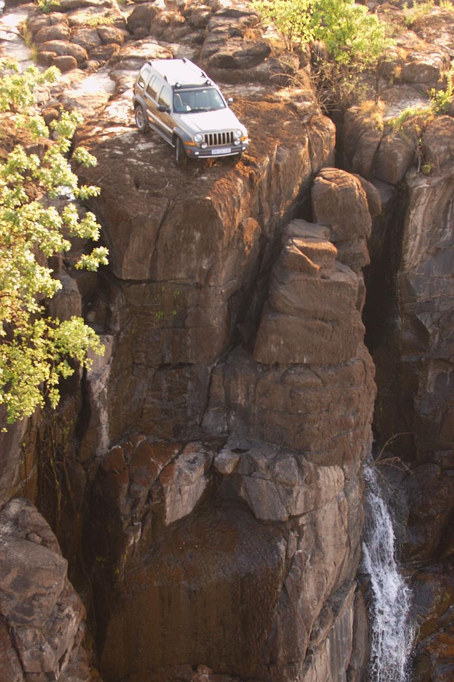  Jeep Cherokee Renegade 2005 года  (фото 2 из 26)